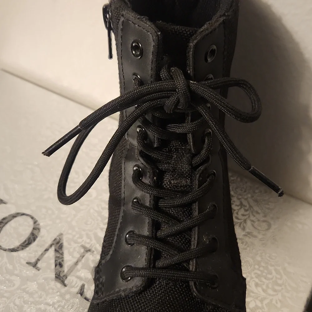 Kids Dr. Martens Black Combat Boots Size 1. - Picture 6 of 11